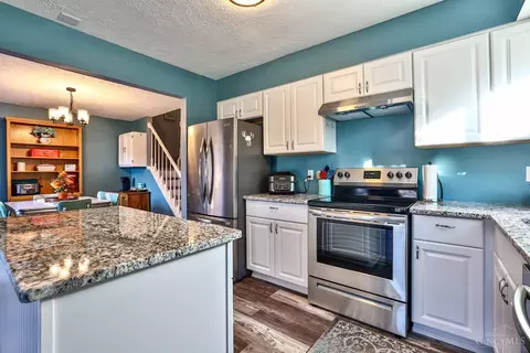 Kitchen - 299 Jonathan Ct, Cincinnati, OH 45255 photo 2 of 2