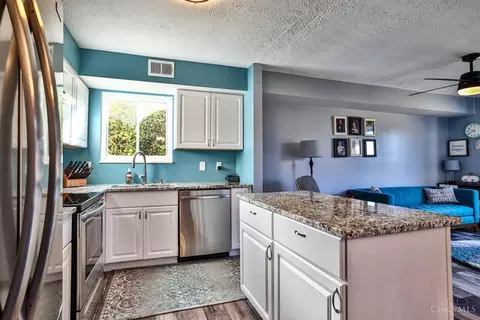 Kitchen - 299 Jonathan Ct, Cincinnati, OH 45255 photo 1 of 2