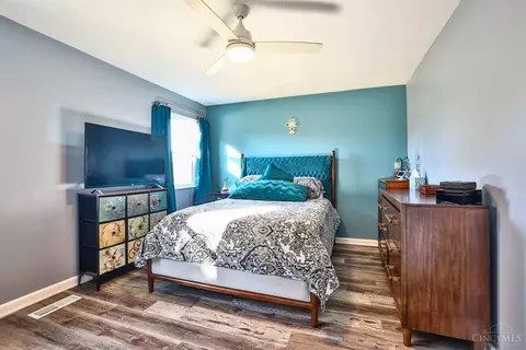 Bedroom - 299 Jonathan Ct, Cincinnati, OH 45255 photo 1 of 5