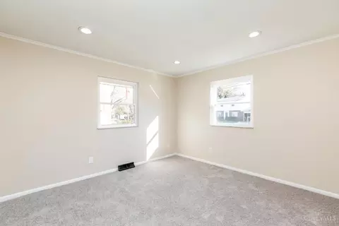 712 Daphne Ct, Forest Park, OH 45240 photo 8