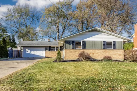 712 Daphne Ct, Forest Park, OH 45240 photo 2