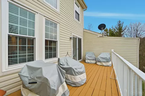 Exterior - 5725 Lofty View Ln, Cincinnati, OH 45247 photo 7 of 8
