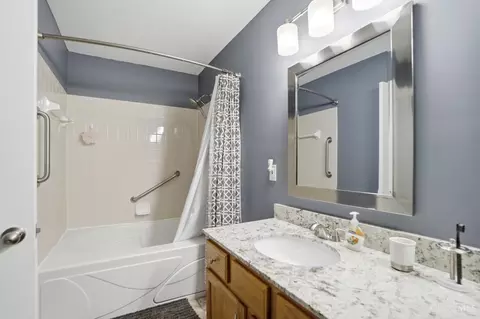 Bath - 5725 Lofty View Ln, Cincinnati, OH 45247 photo 5 of 11