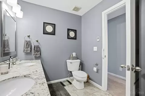 Bath - 5725 Lofty View Ln, Cincinnati, OH 45247 photo 7 of 11