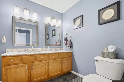 Bath - 5725 Lofty View Ln, Cincinnati, OH 45247 photo 3 of 11