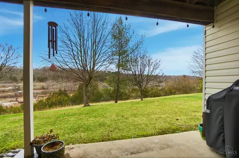 Exterior - 5725 Lofty View Ln, Cincinnati, OH 45247 photo 6 of 8