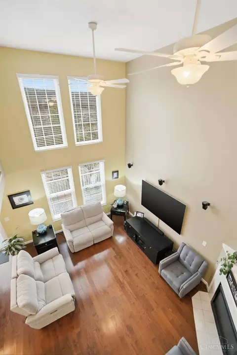 Living - 5725 Lofty View Ln, Cincinnati, OH 45247 photo 4 of 4