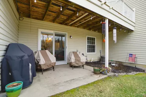 Exterior - 5725 Lofty View Ln, Cincinnati, OH 45247 photo 5 of 8
