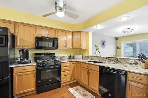 Kitchen - 5725 Lofty View Ln, Cincinnati, OH 45247 photo 1 of 5