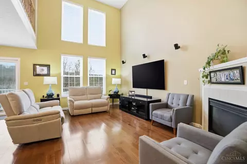 Living - 5725 Lofty View Ln, Cincinnati, OH 45247 photo 1 of 4
