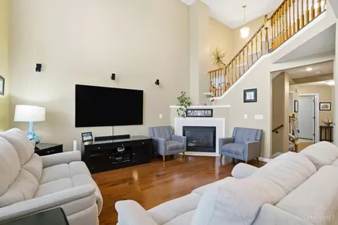 Living - 5725 Lofty View Ln, Cincinnati, OH 45247 photo 3 of 4
