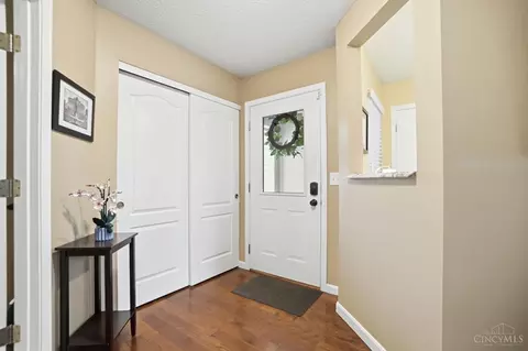 Entry Way - 5725 Lofty View Ln, Cincinnati, OH 45247 photo 1 of 4