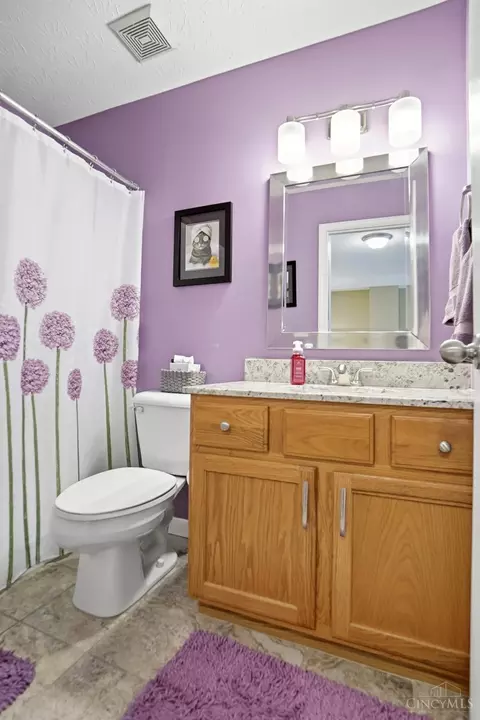 Bath - 5725 Lofty View Ln, Cincinnati, OH 45247 photo 9 of 11