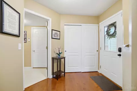 Entry Way - 5725 Lofty View Ln, Cincinnati, OH 45247 photo 2 of 4