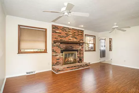Living - 694 Buff Ct, Cincinnati, OH 45231 photo 3 of 4