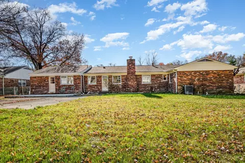 Exterior - 694 Buff Ct, Cincinnati, OH 45231 photo 5 of 7
