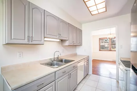 Kitchen - 694 Buff Ct, Cincinnati, OH 45231 photo 3 of 3