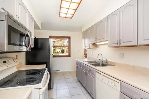 Kitchen - 694 Buff Ct, Cincinnati, OH 45231 photo 2 of 3
