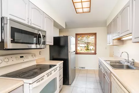 Kitchen - 694 Buff Ct, Cincinnati, OH 45231 photo 1 of 3