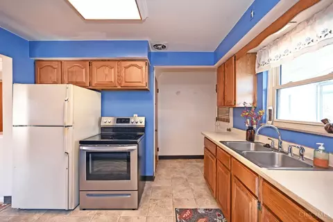 Kitchen - 796 Kenray Ct, Reading, OH 45215 photo 1 of 5