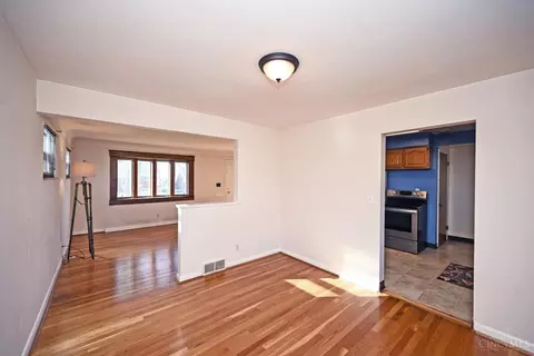 Living - 796 Kenray Ct, Reading, OH 45215 photo 5 of 6