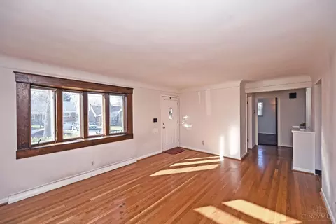 Living - 796 Kenray Ct, Reading, OH 45215 photo 3 of 6