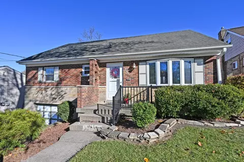 796 Kenray Ct, Reading, OH 45215
