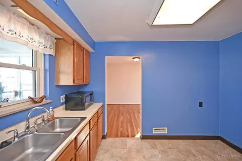 Kitchen - 796 Kenray Ct, Reading, OH 45215 photo 5 of 5