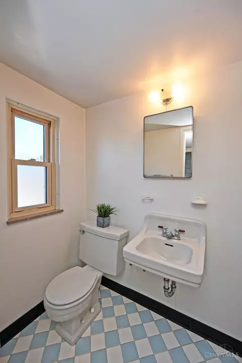 Bath - 796 Kenray Ct, Reading, OH 45215 photo 3 of 3