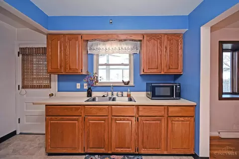 Kitchen - 796 Kenray Ct, Reading, OH 45215 photo 3 of 5