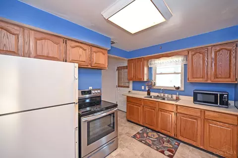 Kitchen - 796 Kenray Ct, Reading, OH 45215 photo 2 of 5