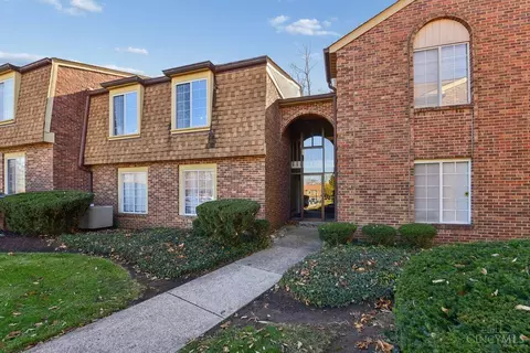 5207 Eaglesnest Dr, Cincinnati, OH 45248