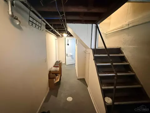 Entry Way - 2911 Maisel Dr, Cincinnati, OH 45220 photo 1 of 1