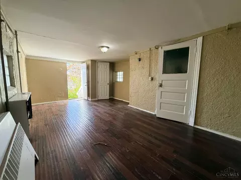Living - 2911 Maisel Dr, Cincinnati, OH 45220 photo 5 of 5