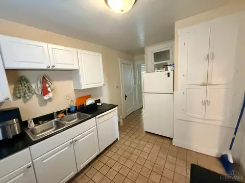Kitchen - 2911 Maisel Dr, Cincinnati, OH 45220 photo 1 of 3