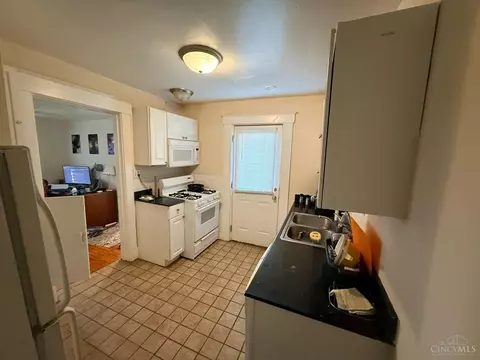 Kitchen - 2911 Maisel Dr, Cincinnati, OH 45220 photo 2 of 3