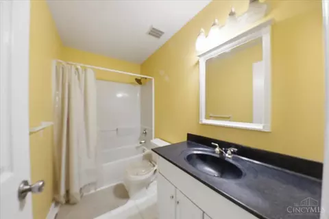 Bath - 2525 Millennium Pl, Cincinnati, OH 45211 photo 8 of 9