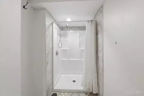Bath - 2525 Millennium Pl, Cincinnati, OH 45211 photo 7 of 9