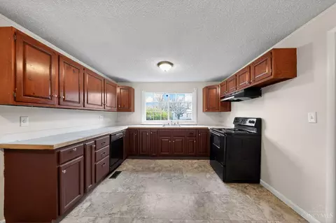 Kitchen - 8579 Daly Rd, Cincinnati, OH 45231 photo 3 of 4