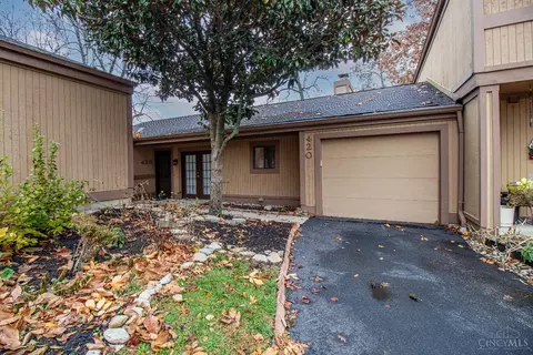 420 Walnut Ln, Mason, OH 45040