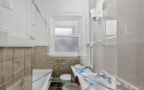 Bath - 1501 Summit Rd, Cincinnati, OH 45237 photo 1 of 2
