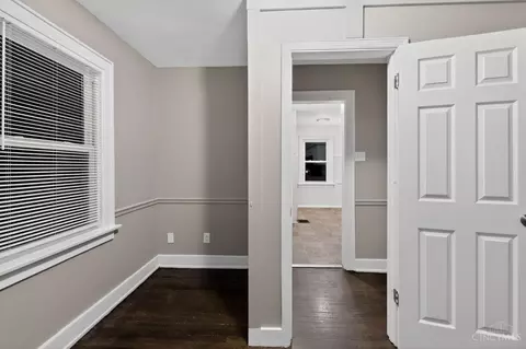 Entry Way - 1501 Summit Rd, Cincinnati, OH 45237 photo 3 of 5