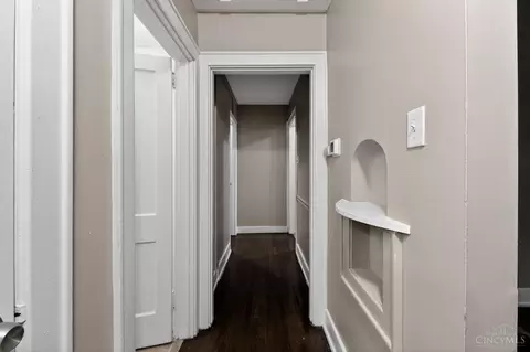 Entry Way - 1501 Summit Rd, Cincinnati, OH 45237 photo 2 of 5