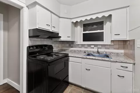 Kitchen - 1501 Summit Rd, Cincinnati, OH 45237 photo 3 of 3
