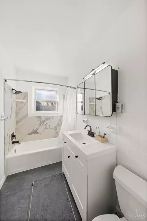 Bath - 3317 Trimble Ave, Cincinnati, OH 45207 photo 1 of 4