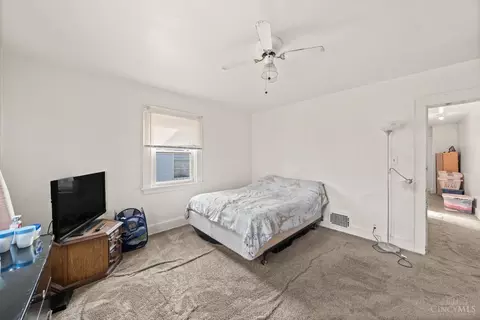 Bedroom - 3317 Trimble Ave, Cincinnati, OH 45207 photo 3 of 10