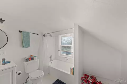 Bath - 3317 Trimble Ave, Cincinnati, OH 45207 photo 3 of 4