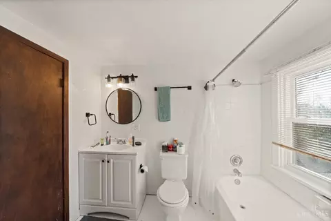 Bath - 3317 Trimble Ave, Cincinnati, OH 45207 photo 2 of 4