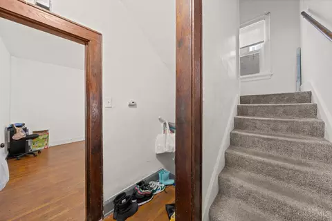 Entry Way - 3317 Trimble Ave, Cincinnati, OH 45207 photo 4 of 5