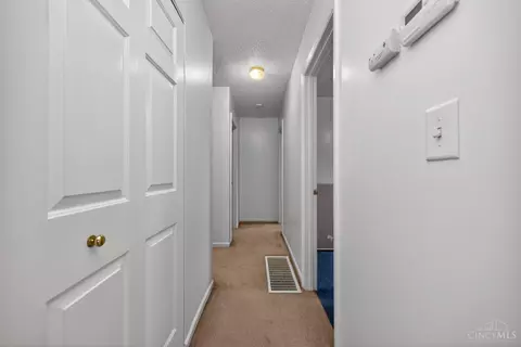 Entry Way - 464 Glenrose Ln, Cincinnati, OH 45244 photo 1 of 1